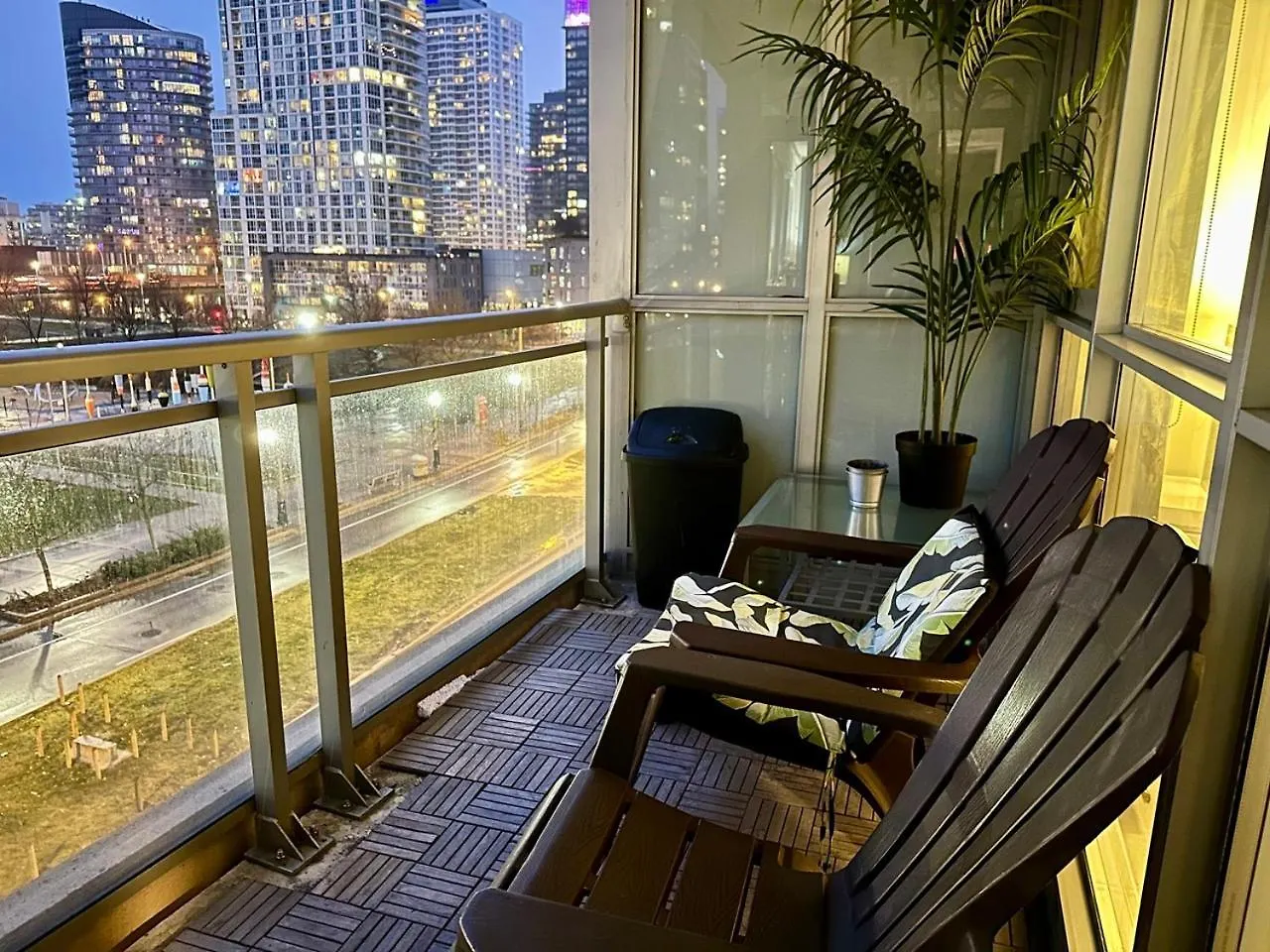 Lakeview 2Bdrms 2Baths With 3 Real Beds And Parking Toronto Apartment