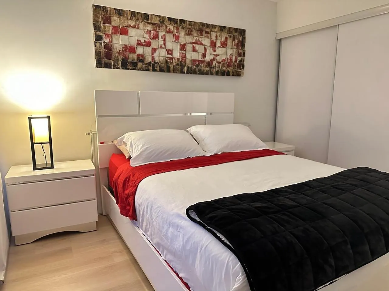 Lakeview 2Bdrms 2Baths With 3 Real Beds And Parking Toronto 0*,  Canada