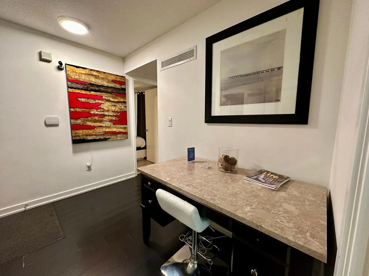 Apartment Lakeview 2Bdrms 2Baths With 3 Real Beds And Parking Toronto